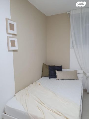 דירה, הכנסת 25, שכונה ד', באר שבע