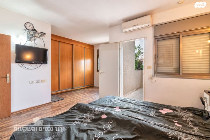 בית פרטי/ קוטג', שדרות מנחם בגין, גדרה