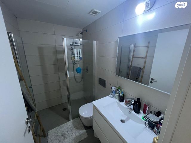 דירה, יואב, חרוזים, רמת גן