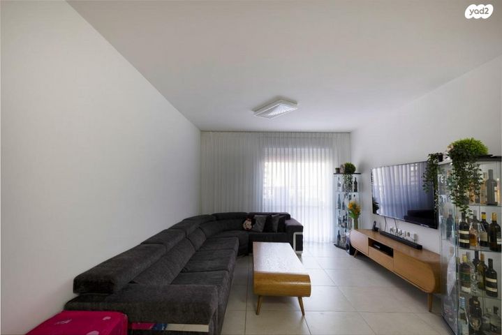 דירה, שבט יהודה, אחיסמך, לוד