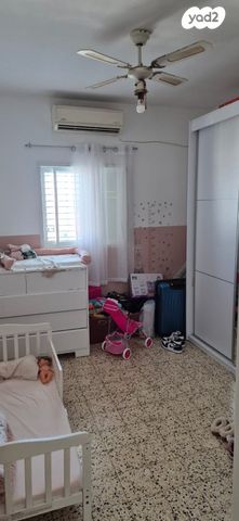 גג/ פנטהאוז, אגוז, גדרה