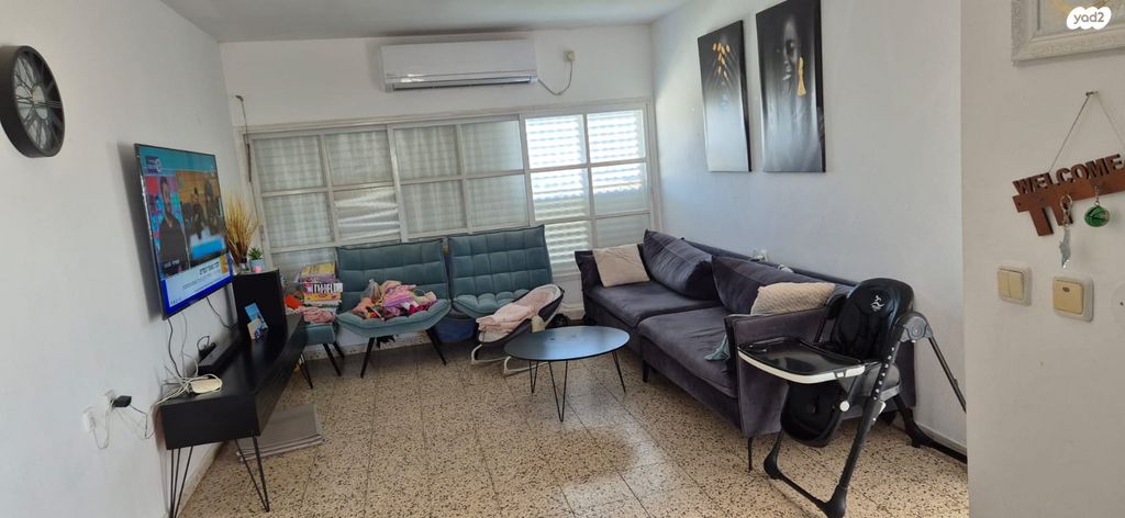 גג/ פנטהאוז, אגוז, גדרה