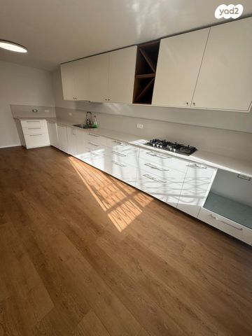 דו משפחתי, נווה מגן, רמת השרון