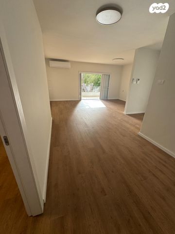 דו משפחתי, נווה מגן, רמת השרון