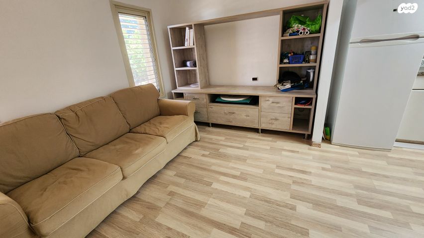 דו משפחתי, כפר סאלד