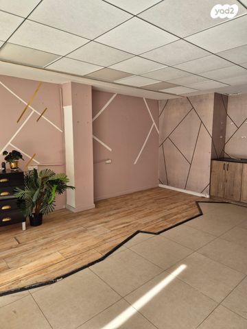 חנויות/ שטח מסחרי, בית הפועלים, רחובות