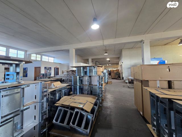 מבני תעשיה, אזור תעשיה דורה, שלומי