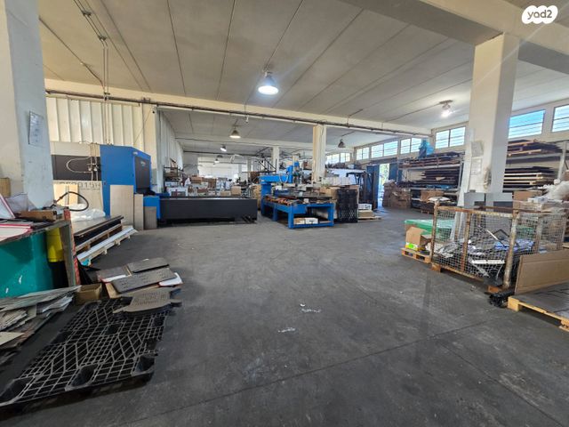 מבני תעשיה, אזור תעשיה דורה, שלומי