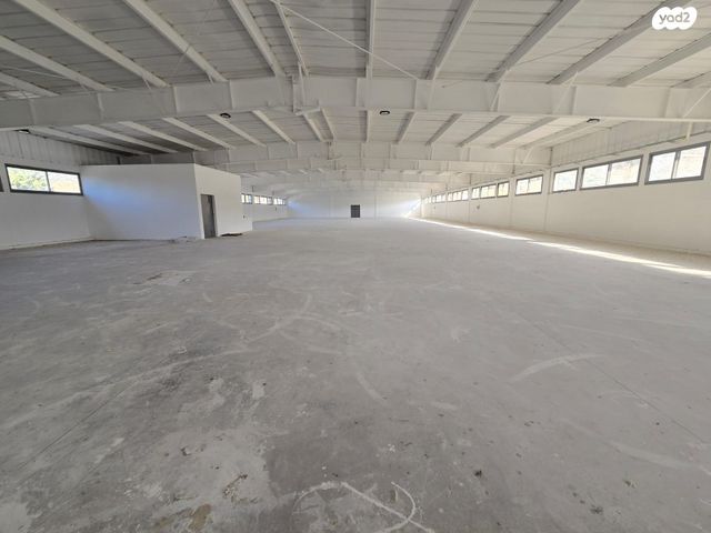 מבני תעשיה, אזור תעשיה דורה, שלומי