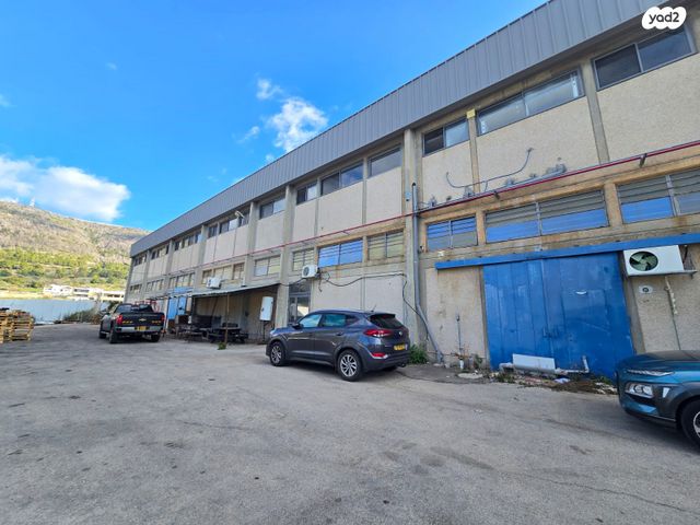 מבני תעשיה, אזור תעשיה דורה, שלומי