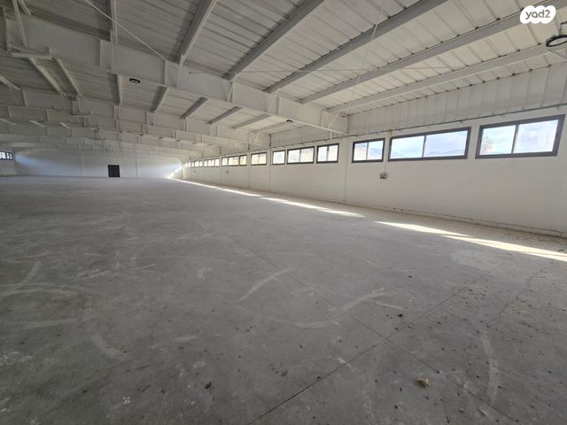 מבני תעשיה, אזור תעשיה דורה, שלומי