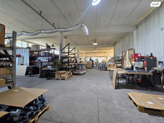 מבני תעשיה, אזור תעשיה דורה, שלומי