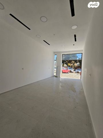 חנויות/ שטח מסחרי