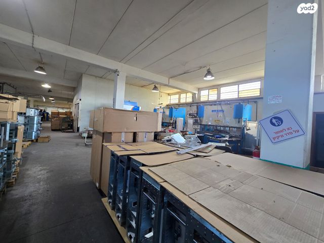 מבני תעשיה, אזור תעשיה דורה, שלומי