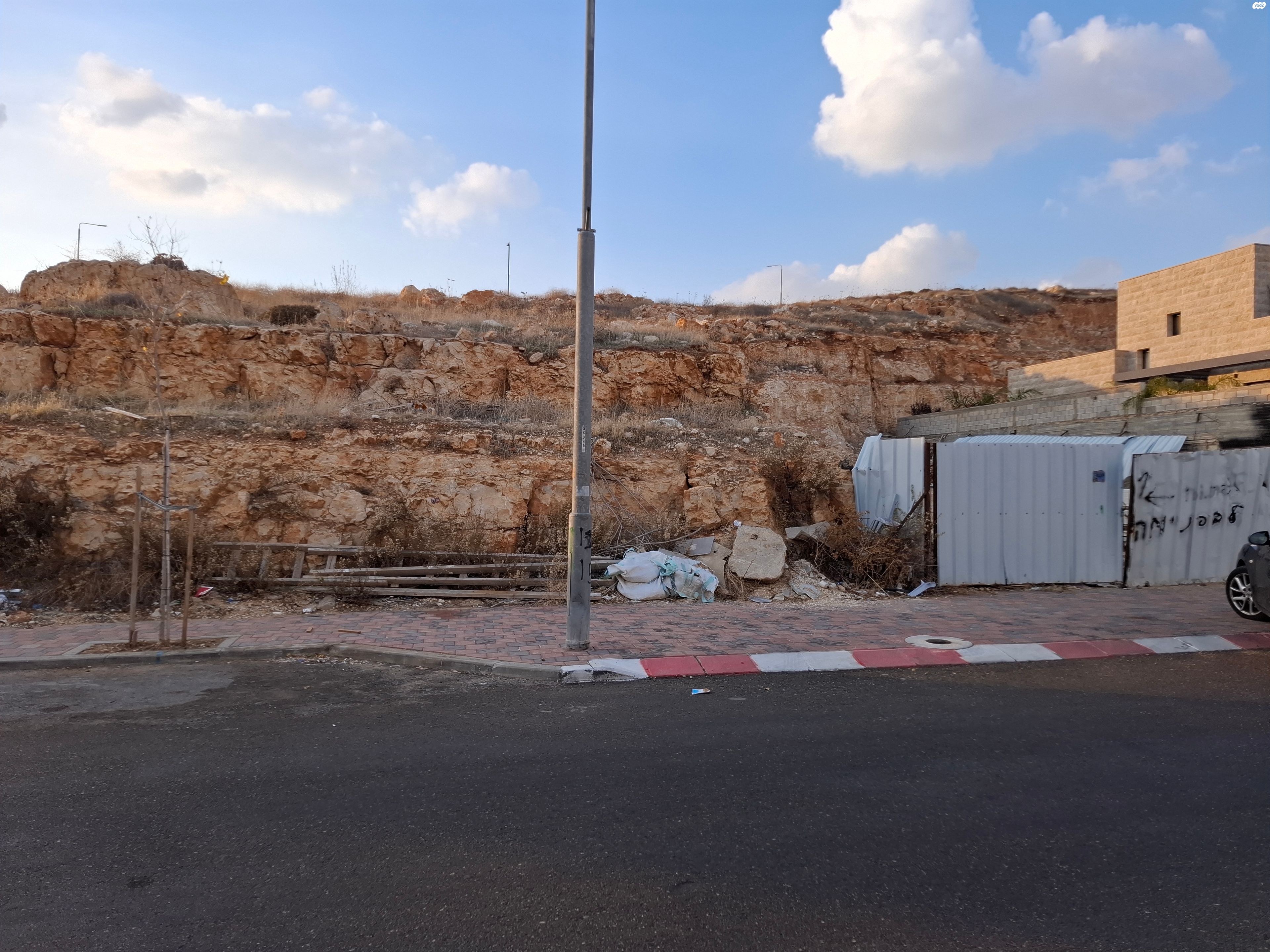 שדרות אדם 1