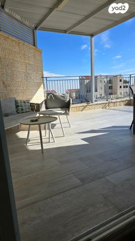 גג/ פנטהאוז, האלמוג, נופי סלע, מעלה אדומים