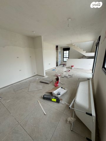 בית פרטי/ קוטג', יהודה עמיחי, המוזיקה, שדרות