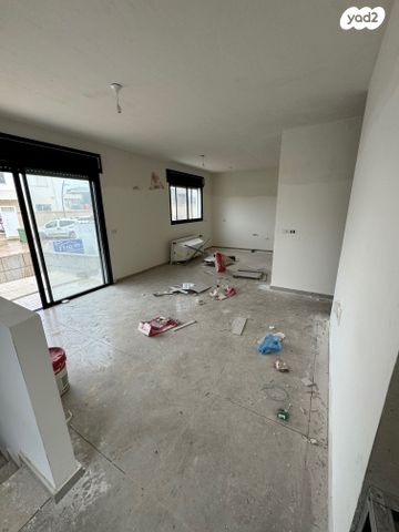 בית פרטי/ קוטג', יהודה עמיחי, המוזיקה, שדרות