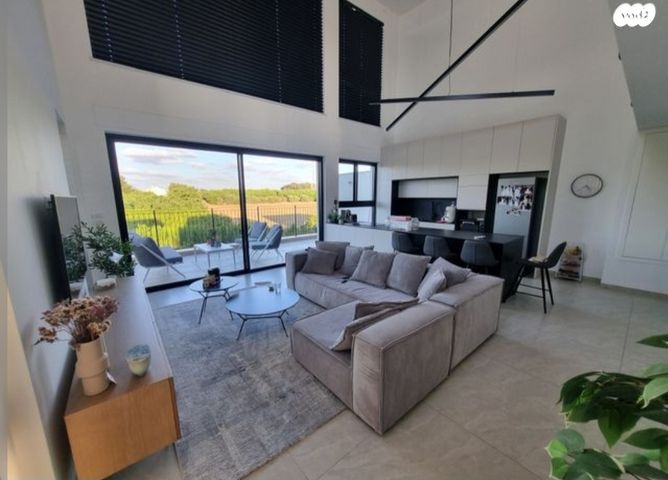 גג/ פנטהאוז, תל מונד