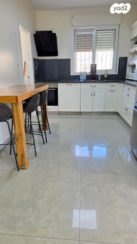 גג/ פנטהאוז, האלמוג, נופי סלע, מעלה אדומים