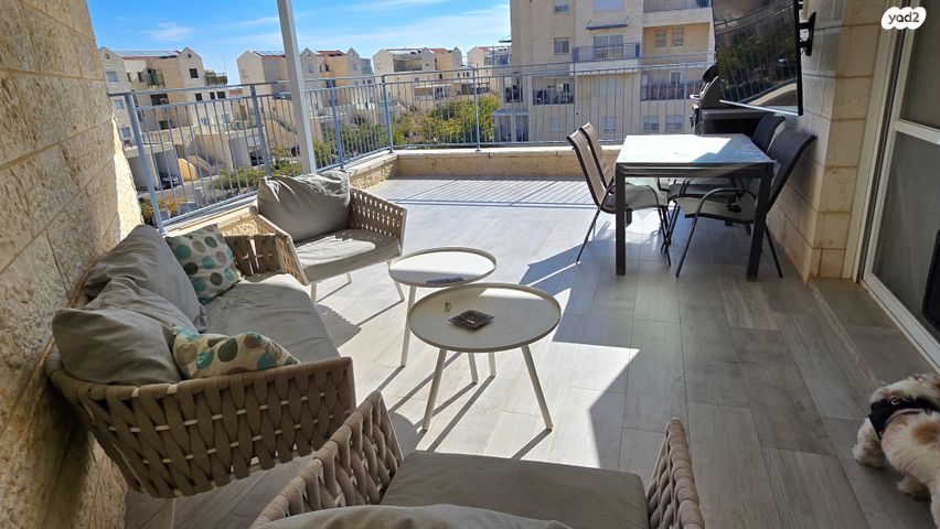 גג/ פנטהאוז, האלמוג, נופי סלע, מעלה אדומים