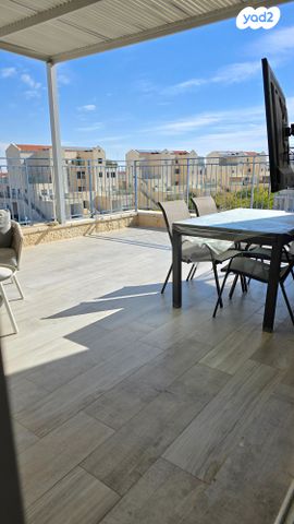 גג/ פנטהאוז, האלמוג, נופי סלע, מעלה אדומים