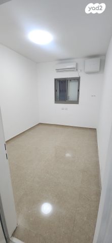 דירה, שדרות הפלוגה הדתית, הפועל המזרחי ה', שיכון ה', בני ברק