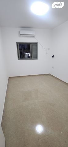 דירה, שדרות הפלוגה הדתית, הפועל המזרחי ה', שיכון ה', בני ברק