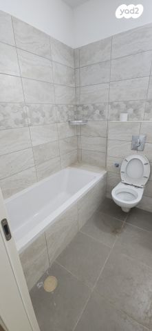 דירה, שדרות הפלוגה הדתית, הפועל המזרחי ה', שיכון ה', בני ברק