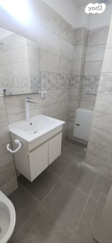 דירה, שדרות הפלוגה הדתית, הפועל המזרחי ה', שיכון ה', בני ברק