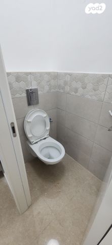 דירה, שדרות הפלוגה הדתית, הפועל המזרחי ה', שיכון ה', בני ברק