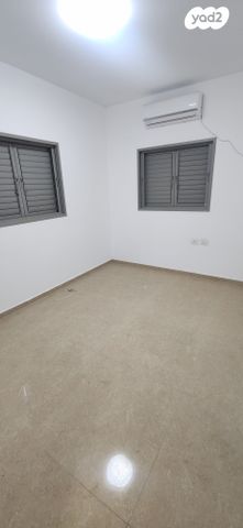 דירה, שדרות הפלוגה הדתית, הפועל המזרחי ה', שיכון ה', בני ברק