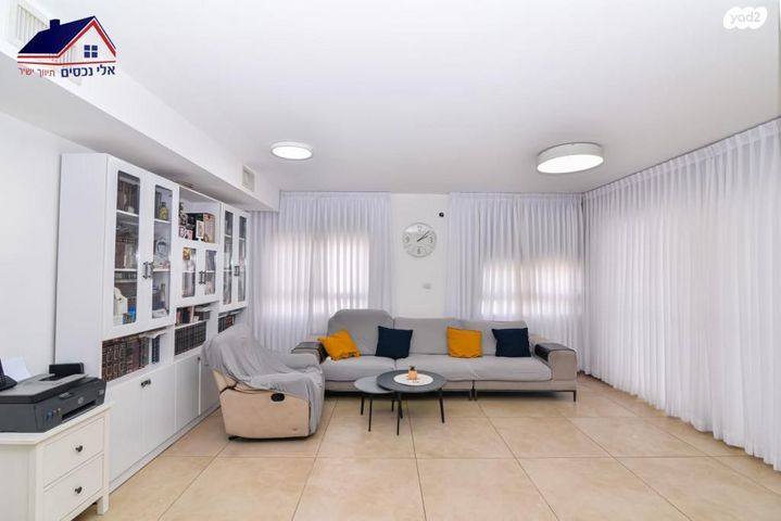 גג/ פנטהאוז, ספיר, אבני חן, חריש