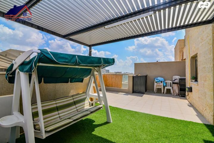 גג/ פנטהאוז, ספיר, אבני חן, חריש