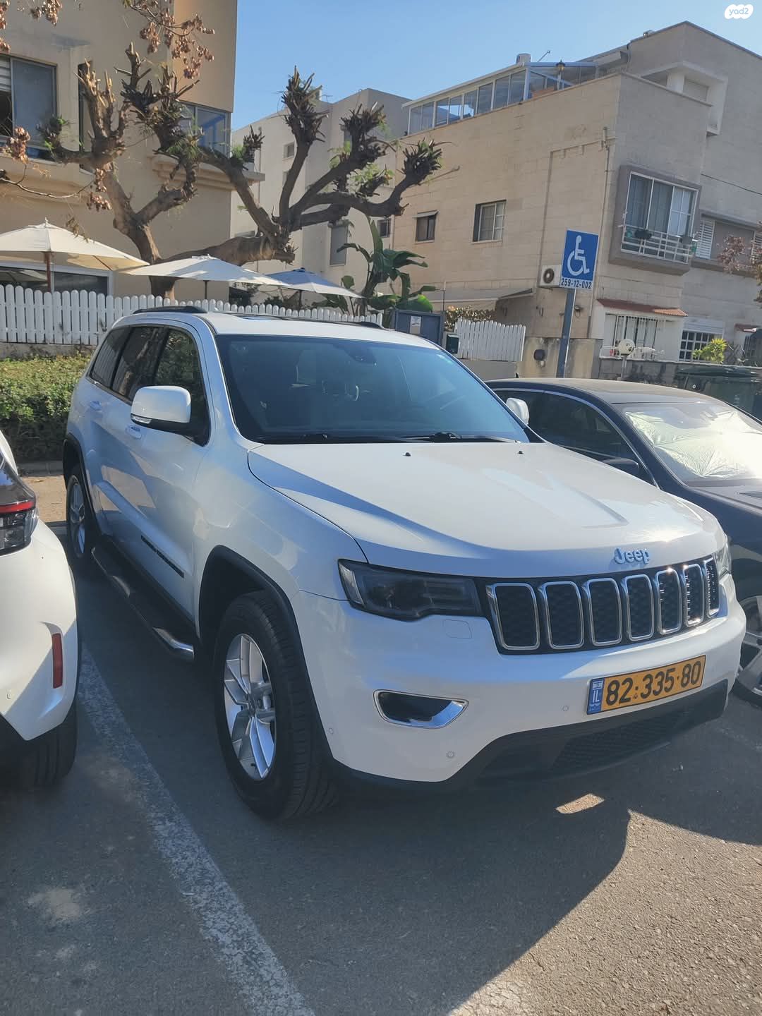 מודעת רכב ג'יפ גרנד צ'ירוקי