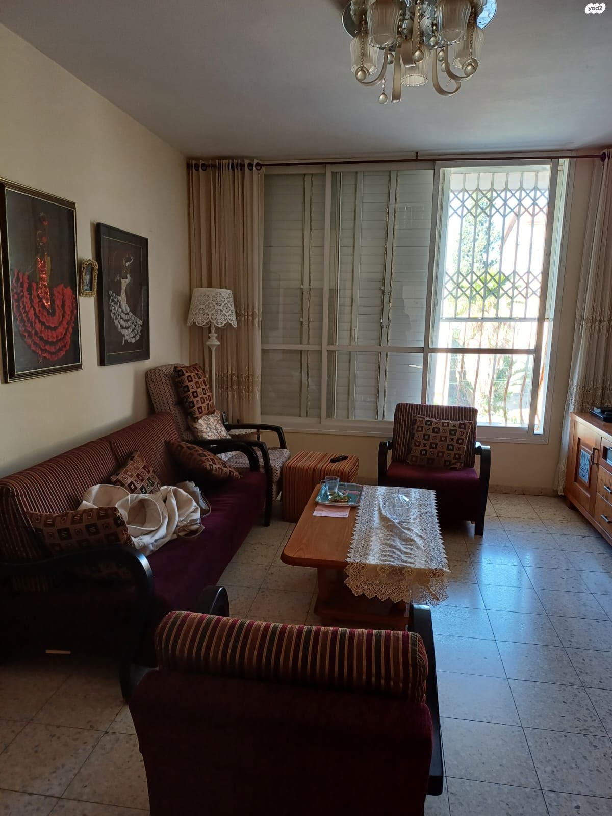 יצחק יציב 28