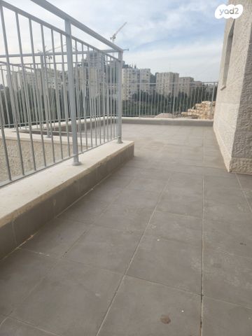 דירה, אדמונד סחייק, מלחה, מנחת, ירושלים