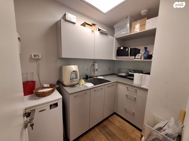 קליניקות, הברזל, תל אביב יפו