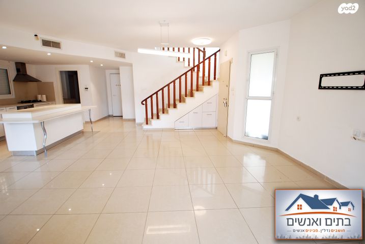 דו משפחתי, נחל גלים, הנחלים, כפר יונה