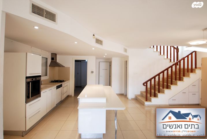 דו משפחתי, נחל גלים, הנחלים, כפר יונה