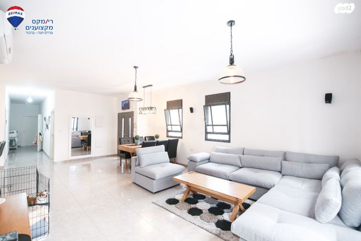 דו משפחתי, הגאון, פרדס חנה כרכור