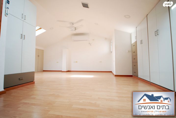 דו משפחתי, נחל גלים, הנחלים, כפר יונה