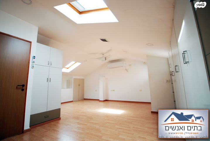 דו משפחתי, נחל גלים, הנחלים, כפר יונה