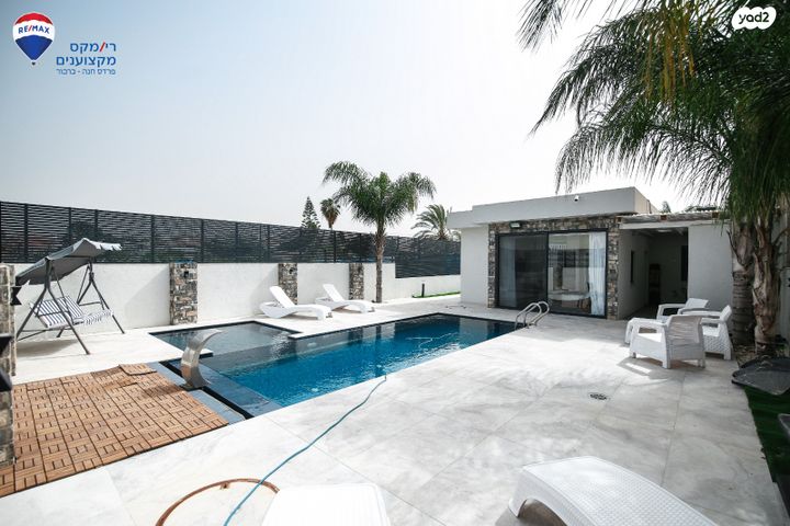 דו משפחתי, הגאון, פרדס חנה כרכור