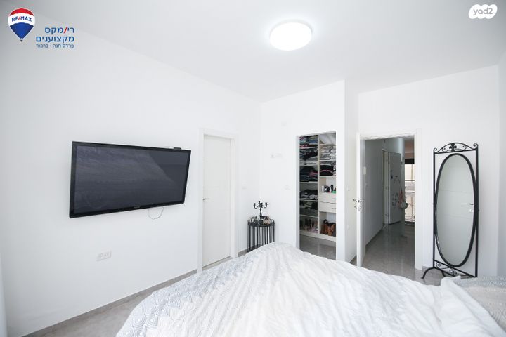 דו משפחתי, הגאון, פרדס חנה כרכור