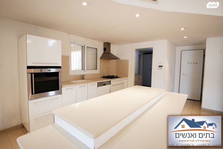 דו משפחתי, נחל גלים, הנחלים, כפר יונה