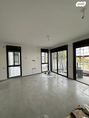 הרצליה הירוקה, נווה עובד