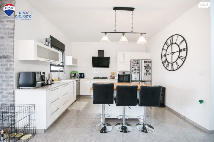 דו משפחתי, הגאון, פרדס חנה כרכור