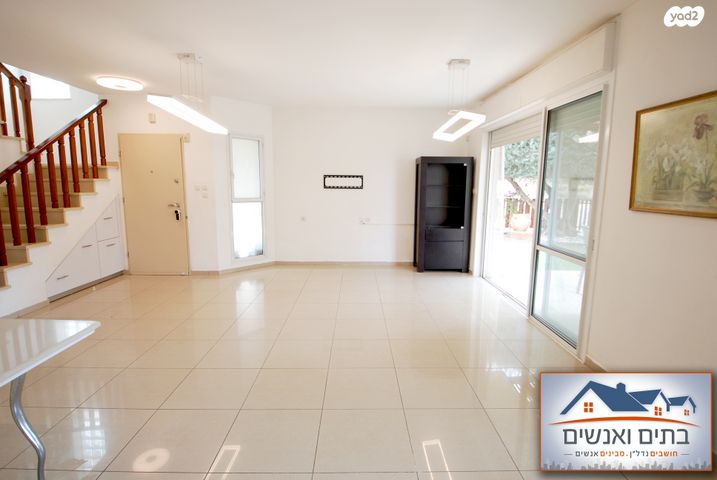 דו משפחתי, נחל גלים, הנחלים, כפר יונה