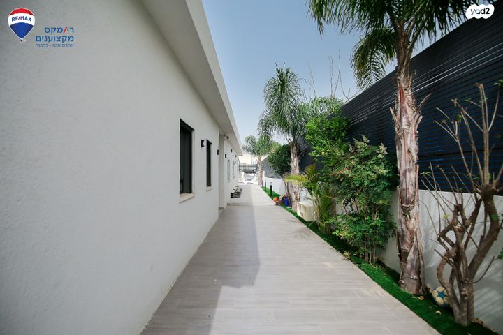 דו משפחתי, הגאון, פרדס חנה כרכור